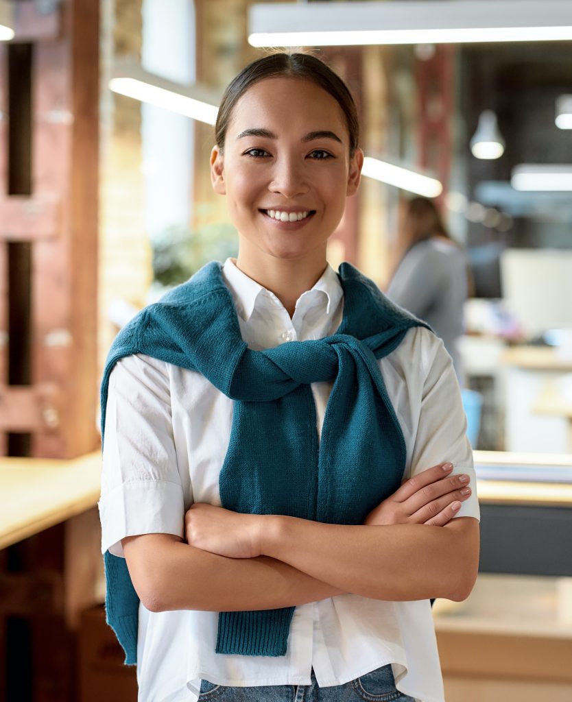 Woman wearing a white shirt and a sweater